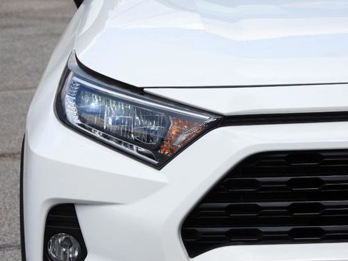 Used 2019 Toyota RAV4 XLE image 17