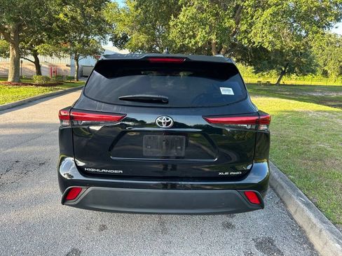 Used 2023 Toyota Highlander XLE AWD/4WD image 5