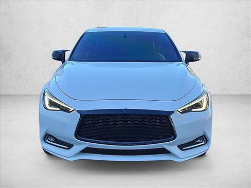 Used 2018 INFINITI Q60 2.0t w/ Moonroof Package RWD image 2