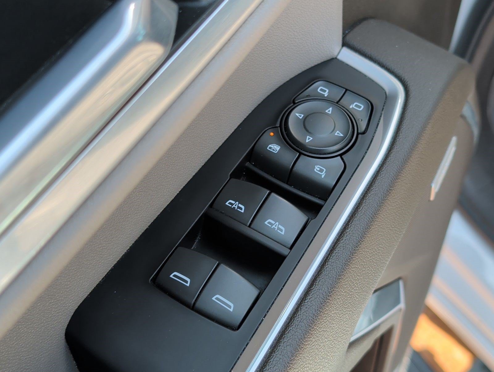 Used 2022 Chevrolet Silverado 1500 LTZ AWD/4WD image 9