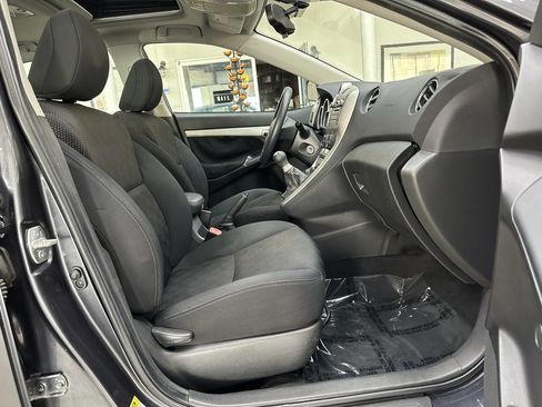 Used 2010 Pontiac Vibe w/ Sun and Wheels Package image 17