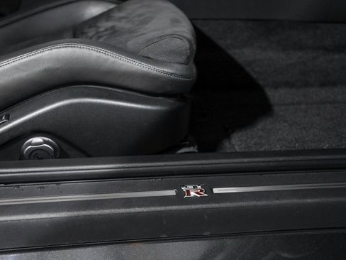 Used 2009 Nissan GT-R Premium image 26