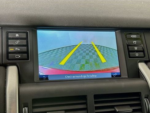 Used 2018 Land Rover Discovery Sport HSE image 19
