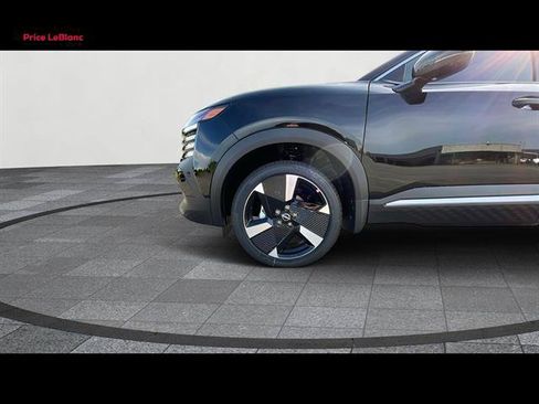 Used 2025 Nissan Kicks SR FWD image 19