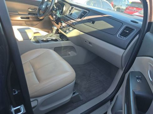 Used 2021 Kia Sedona LX image 14