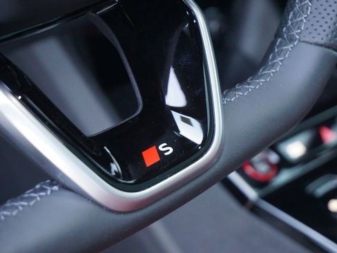 New 2025 Audi SQ6 e-tron Premium Plus image 17