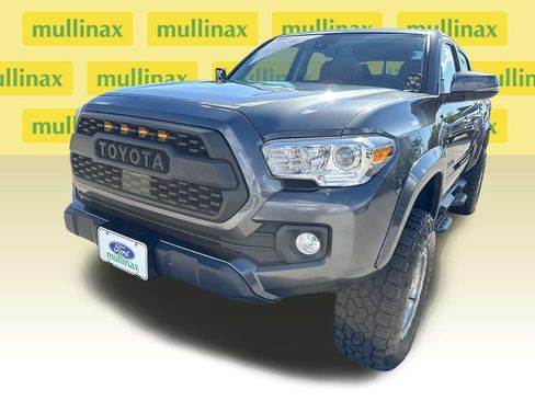 Used 2023 Toyota Tacoma SR5 w/ Technology Package AWD/4WD image 10