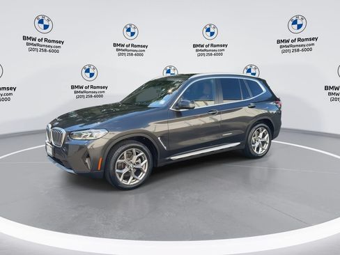 Used 2024 BMW X3 xDrive30i w/ Premium Package AWD/4WD image 4