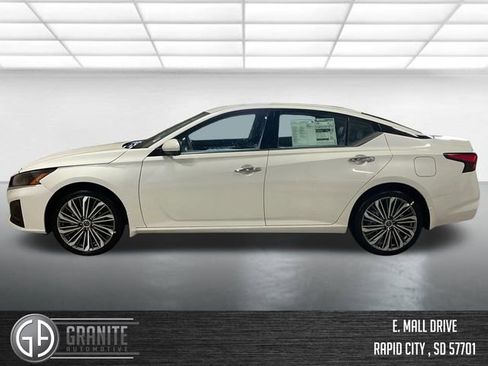 New 2025 Nissan Altima 2.5 SL image 8