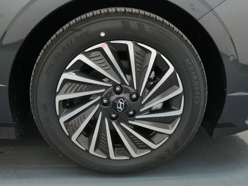 New 2025 Hyundai Sonata Limited image 19