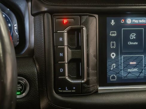 Used 2023 GMC Yukon XL Denali w/ Advanced Technology Package AWD/4WD image 19