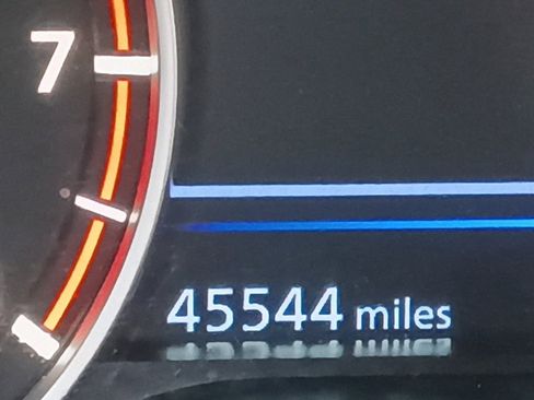 Used 2024 Nissan Altima 2.5 SV image 2