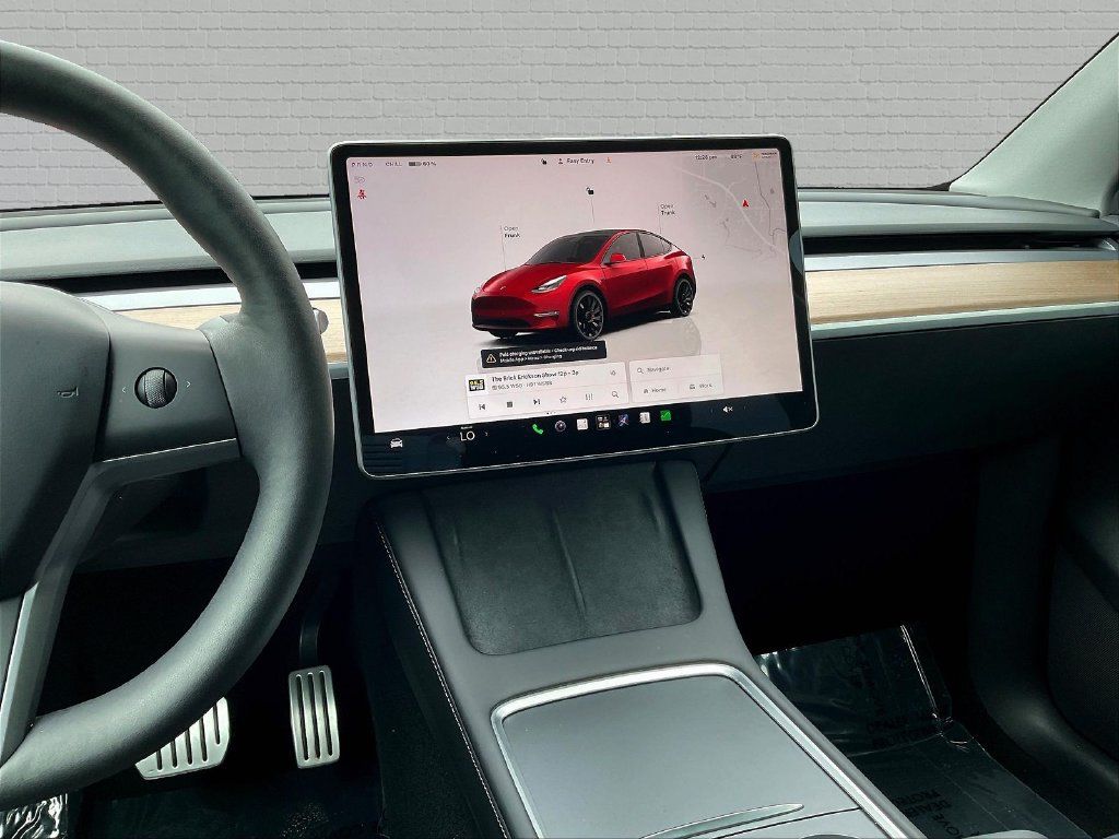 Used 2023 Tesla Model Y Performance AWD/4WD image 9
