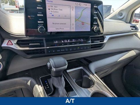 Used 2022 Toyota Sienna Limited AWD/4WD image 17