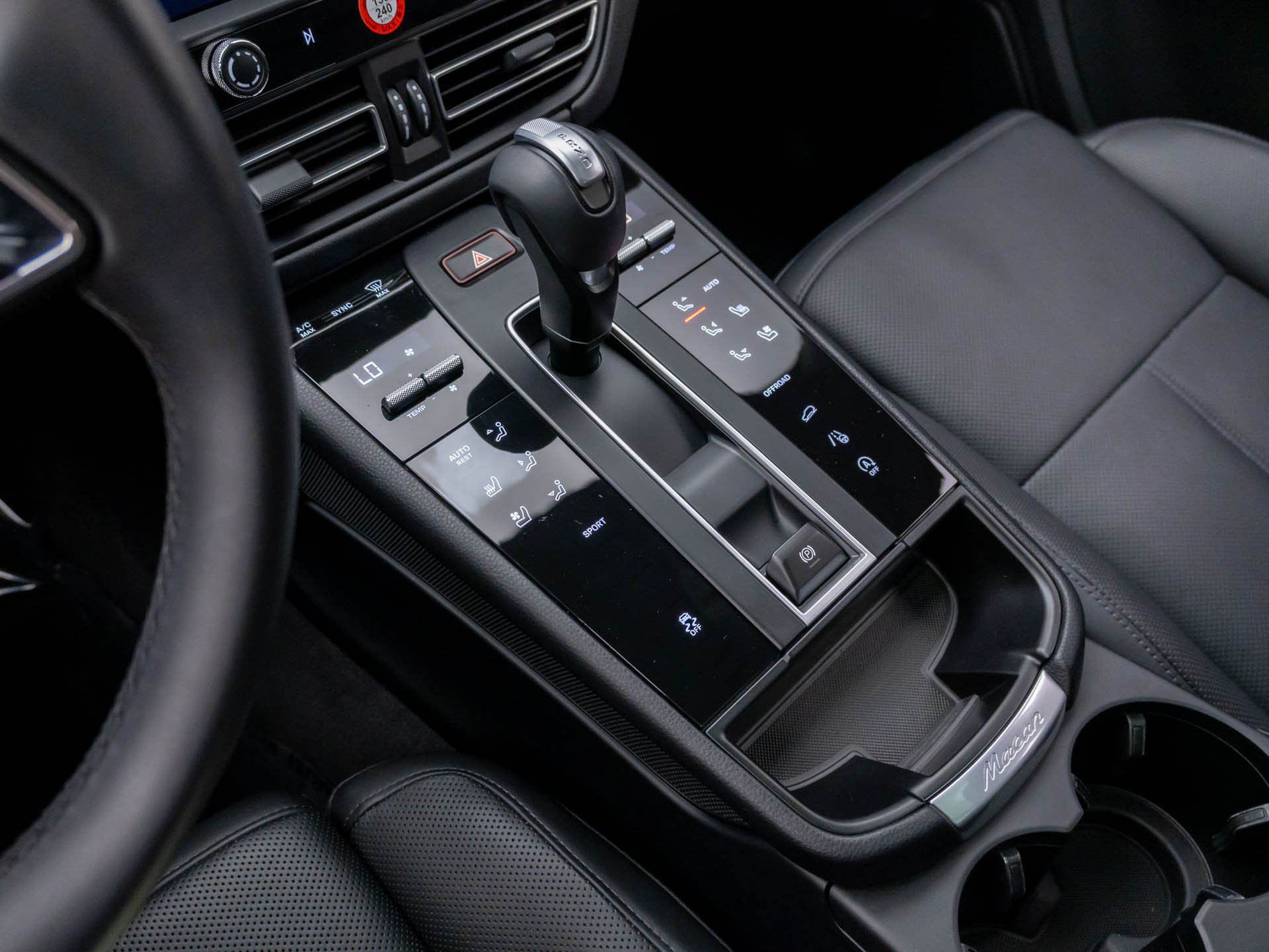 Used 2026 Porsche Macan AWD/4WD image 13