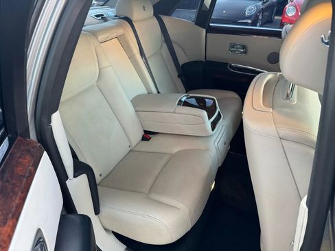 Used 2015 Rolls-Royce Ghost image 12
