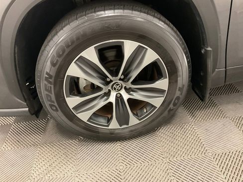 Used 2022 Toyota Highlander XLE image 10