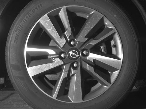 Used 2025 Nissan Versa SV image 13