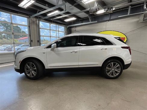 Used 2024 Cadillac XT5 Premium Luxury FWD image 2