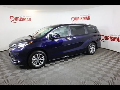 Used 2025 Toyota Sienna Limited AWD/4WD image 8