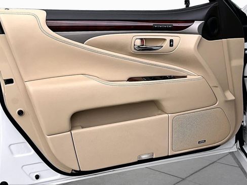 Used 2013 Lexus LS 460 w/ Comfort Pkg RWD image 18
