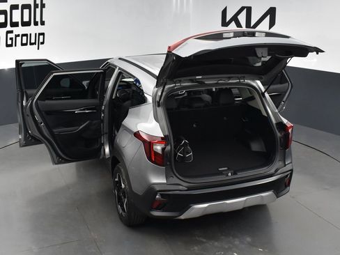 Used 2024 Kia Seltos EX FWD image 31