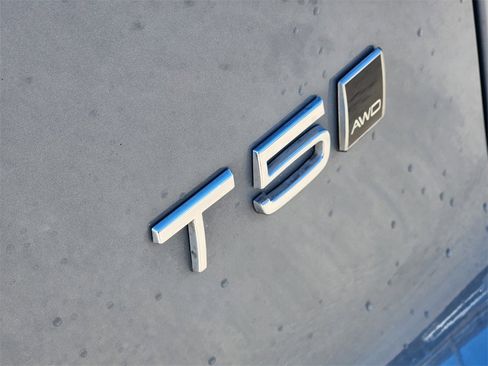 Used 2020 Volvo XC40 T5 Momentum w/ Protection Package Premier image 12