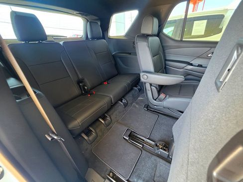 Used 2023 Chevrolet Traverse LT FWD image 61