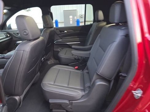 Used 2025 Chevrolet Traverse LT image 24