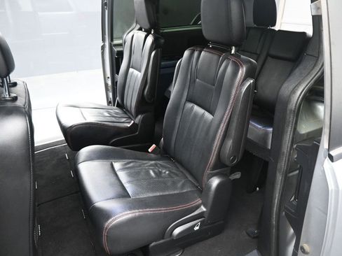 Used 2019 Dodge Grand Caravan GT image 12