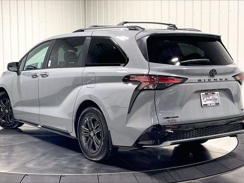 Used 2026 Toyota Sienna XSE AWD/4WD image 12