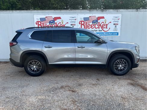 Used 2025 GMC Acadia Elevation FWD image 2