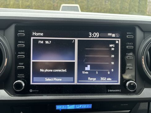 Used 2023 Toyota Tacoma TRD Off-Road image 25