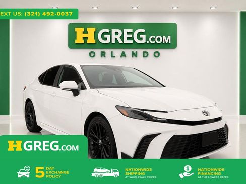 Used 2025 Toyota Camry SE w/ Convenience Package FWD image 1