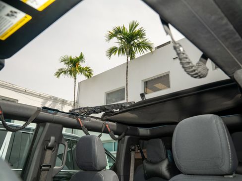 Used 2023 Ford Bronco 4-Door AWD/4WD image 39
