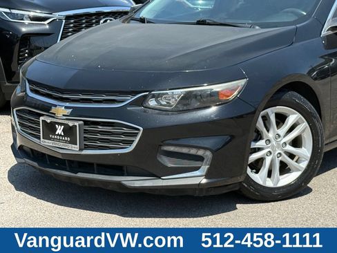 Used 2017 Chevrolet Malibu LT w/ Leather Package FWD image 2