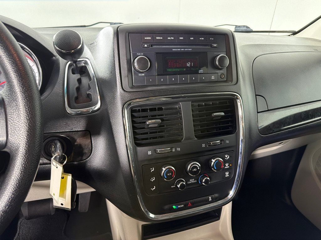 Used 2014 Dodge Grand Caravan SXT FWD image 16