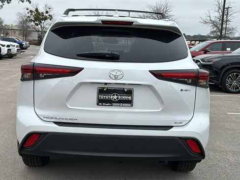 New 2026 Toyota Highlander XLE image 7