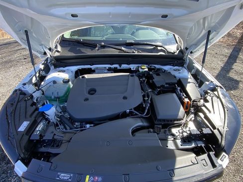 Used 2023 Volvo XC40 B5 Plus w/ Driver Assist Package image 10