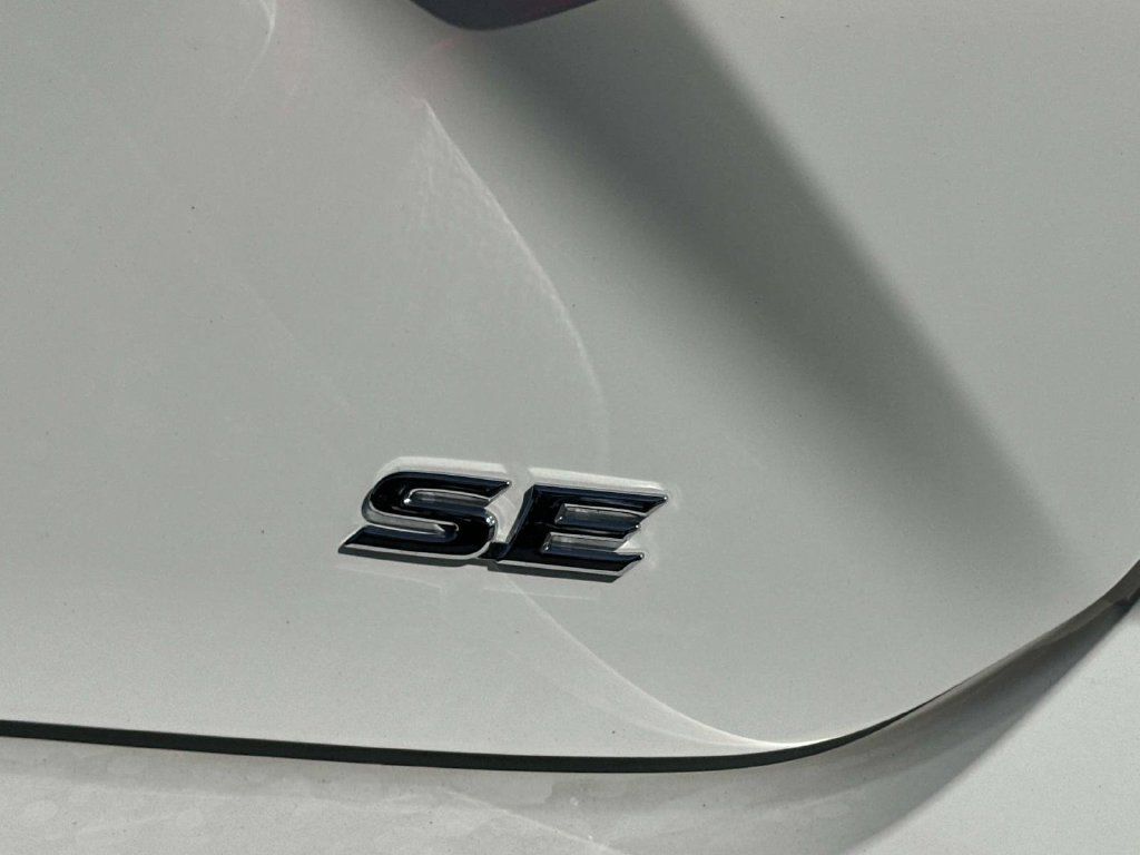 Used 2026 Toyota Camry SE FWD image 9