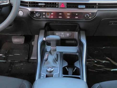 Used 2025 Kia Sorento LX FWD image 18