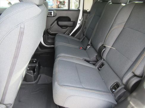 New 2025 Jeep Gladiator Sport image 27