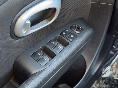 Used 2014 Kia Soul + w/ UVO w/Eservices Package image 29