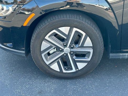 Used 2022 Hyundai Kona Limited w/ Cargo Package image 12