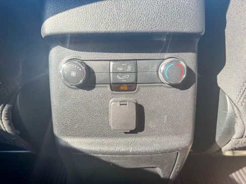 Used 2019 Ford Explorer XLT w/ Equipment Group 201A FWD image 14