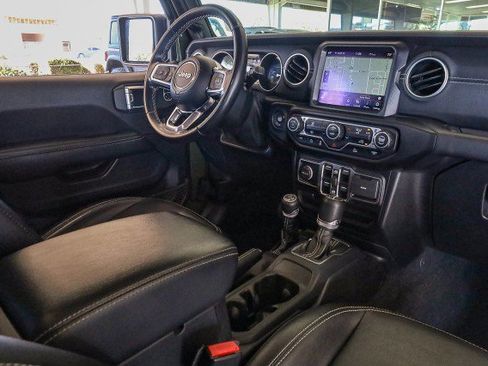 Used 2021 Jeep Wrangler Unlimited Sahara image 36