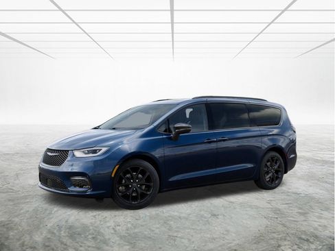 New 2025 Chrysler Pacifica Limited image 2