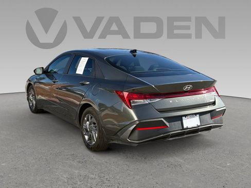 Used 2024 Hyundai Elantra Blue image 21