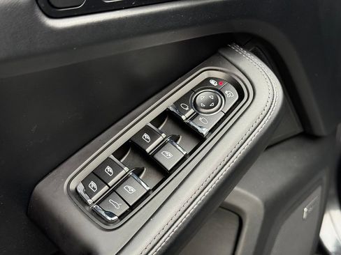 Used 2020 Porsche Macan Turbo AWD/4WD image 13