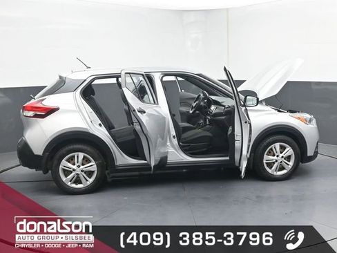 Used 2020 Nissan Kicks S image 21
